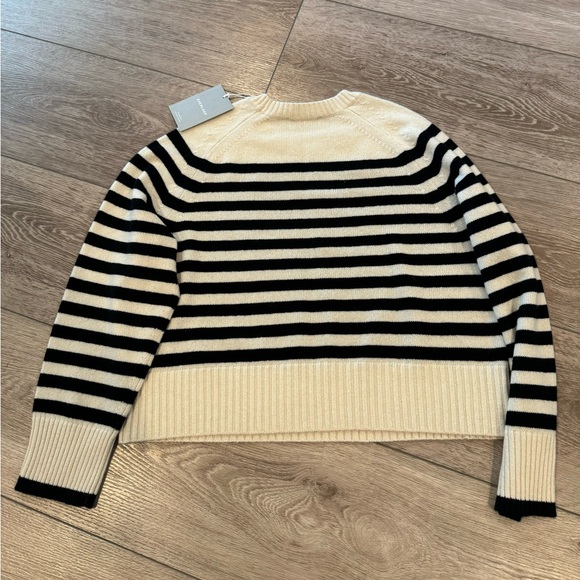 Everlane Cashmere The Boxy Crew, Bone/ Black, Size M, NWT - Picture 4 of 7
